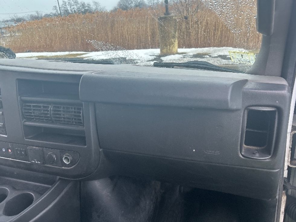 Light Duty Box Truck-Light and Medium Duty Trucks-GMC-2021-Savana G33903-Montgomery-NY-113,874\n\t\tmiles-$ 26,250 - Image 19