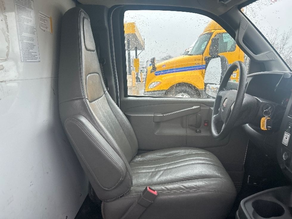 Light Duty Box Truck-Light and Medium Duty Trucks-GMC-2021-Savana G33903-Montgomery-NY-113,874\n\t\tmiles-$ 26,250 - Image 20