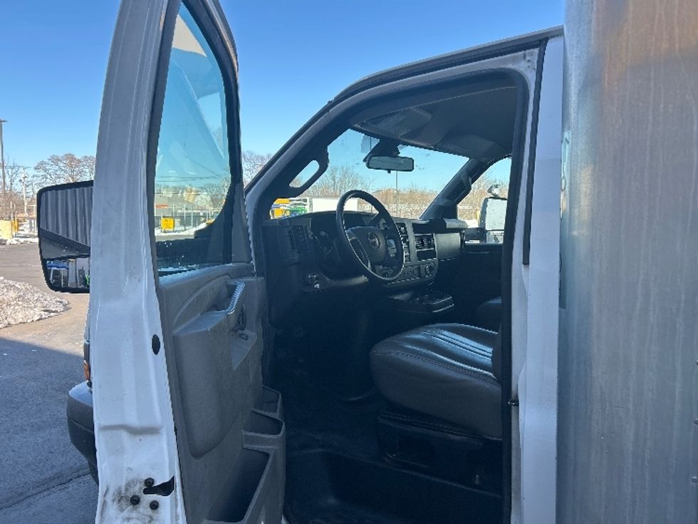 Light Duty Box Truck-Light and Medium Duty Trucks-GMC-2021-Savana G33903-Montgomery-NY-124,389\n\t\tmiles-$ 25,000 - Image 14