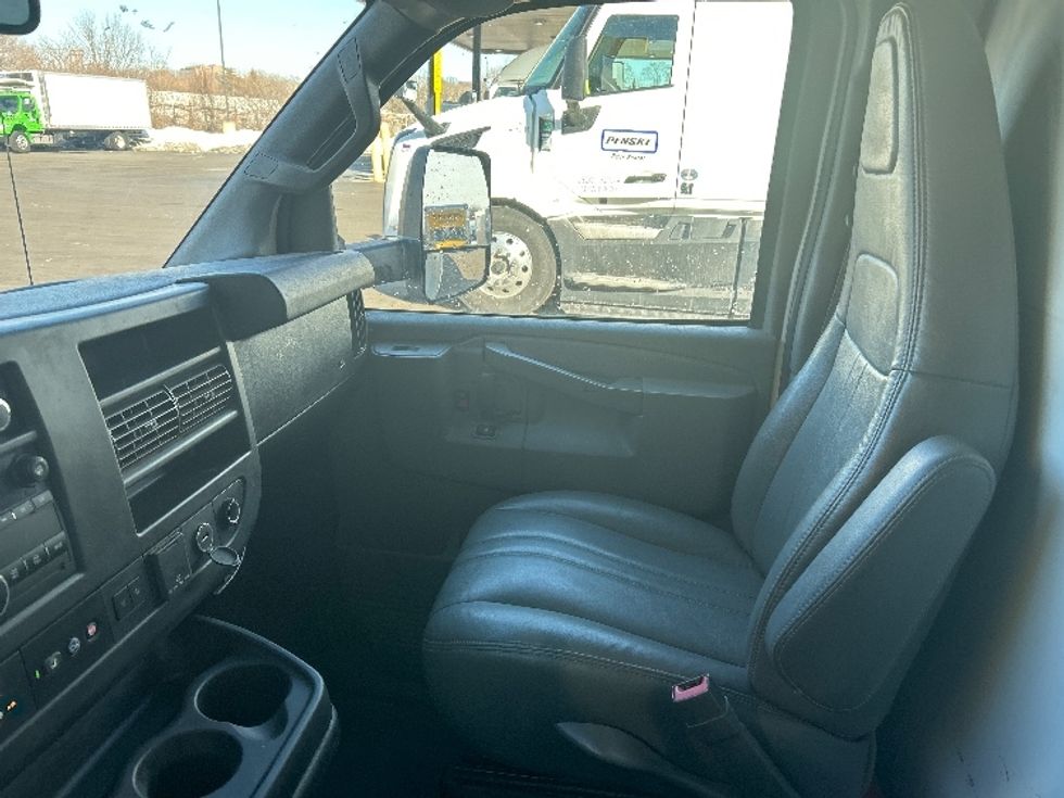 Light Duty Box Truck-Light and Medium Duty Trucks-GMC-2021-Savana G33903-Montgomery-NY-124,389\n\t\tmiles-$ 25,000 - Image 17