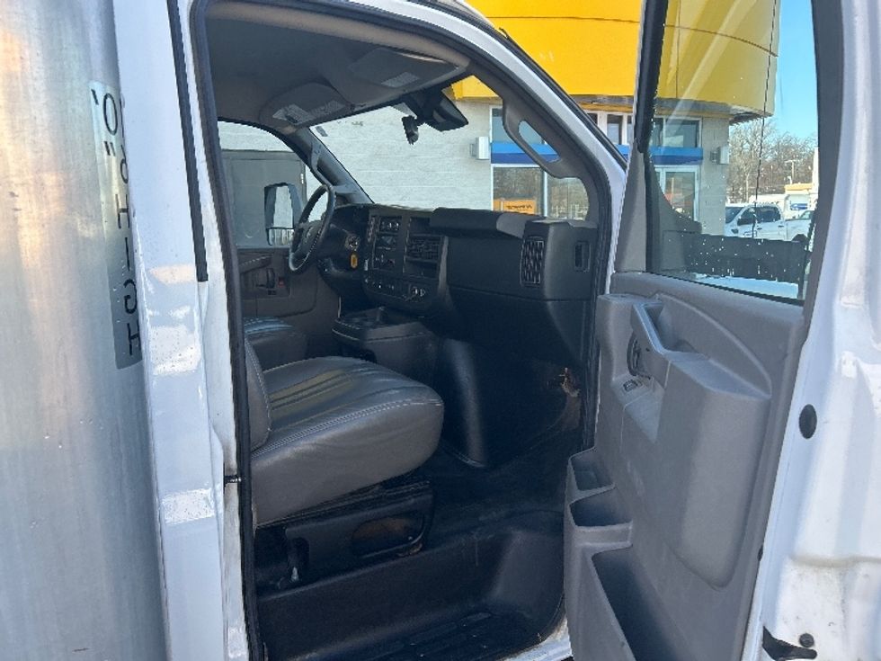 Light Duty Box Truck-Light and Medium Duty Trucks-GMC-2021-Savana G33903-Montgomery-NY-124,389\n\t\tmiles-$ 25,000 - Image 18