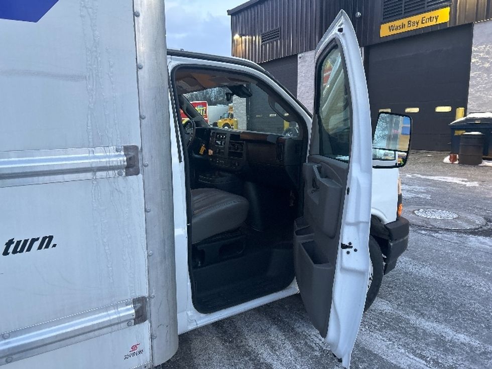 Light Duty Box Truck-Light and Medium Duty Trucks-GMC-2021-Savana G33903-Montgomery-NY-86,903\n\t\tmiles-$ 29,250 - Image 19