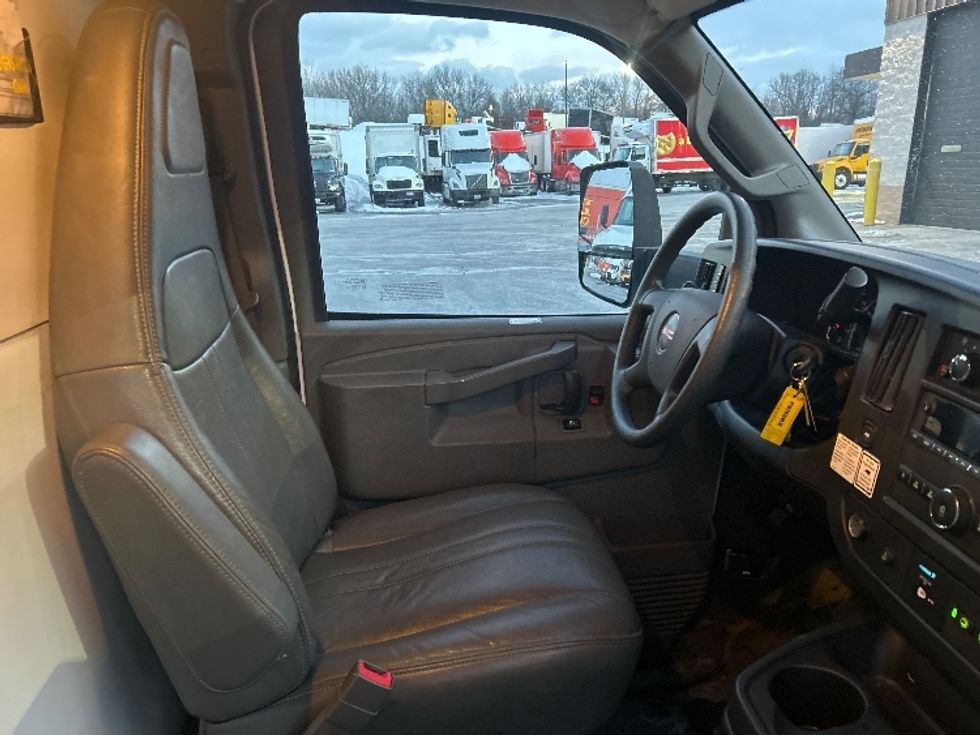 Light Duty Box Truck-Light and Medium Duty Trucks-GMC-2021-Savana G33903-Montgomery-NY-86,903\n\t\tmiles-$ 29,250 - Image 21