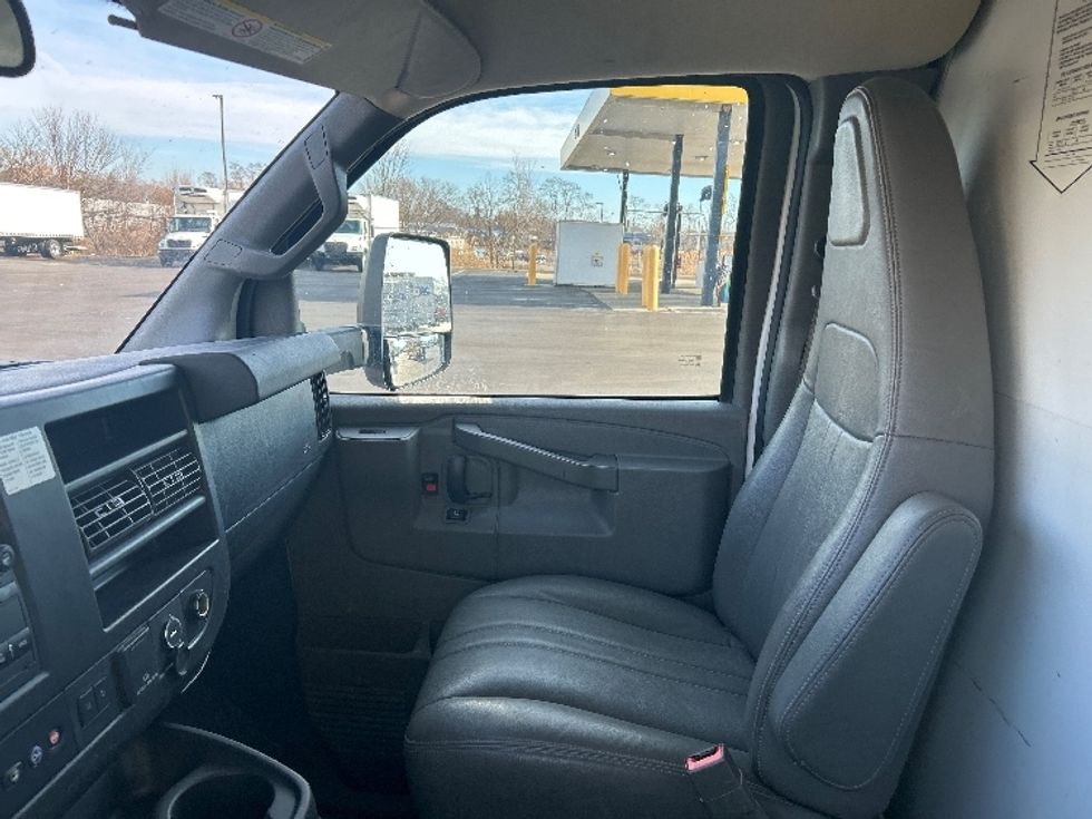 Light Duty Box Truck-Light and Medium Duty Trucks-GMC-2021-Savana G33903-Montgomery-NY-96,426\n\t\tmiles-$ 28,000 - Image 17