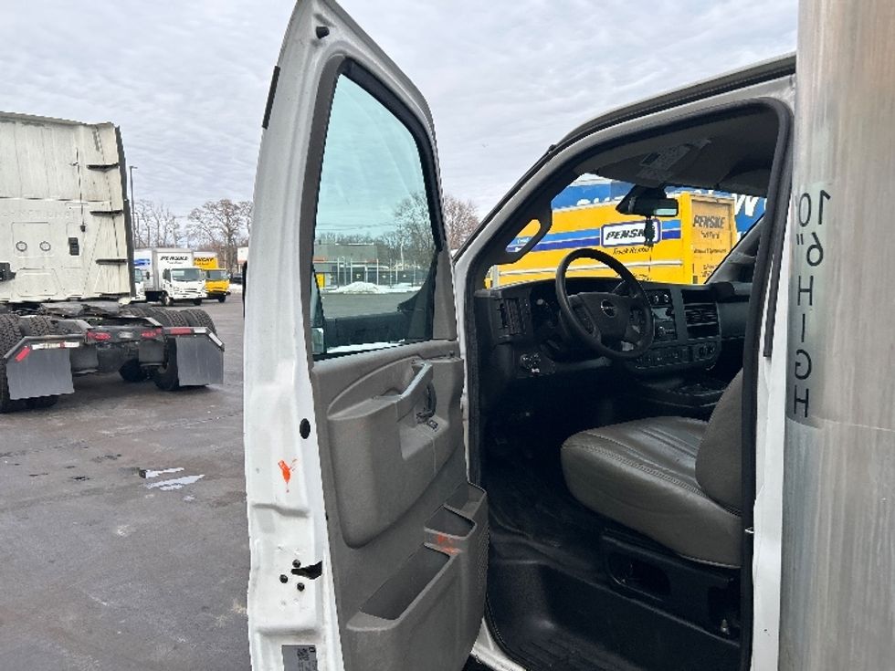 Light Duty Box Truck-Light and Medium Duty Trucks-GMC-2021-Savana G33903-Montgomery-NY-97,206\n\t\tmiles-$ 28,000 - Image 14