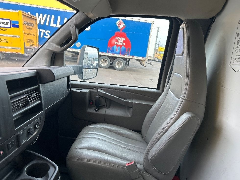 Light Duty Box Truck-Light and Medium Duty Trucks-GMC-2021-Savana G33903-Montgomery-NY-97,206\n\t\tmiles-$ 28,000 - Image 17