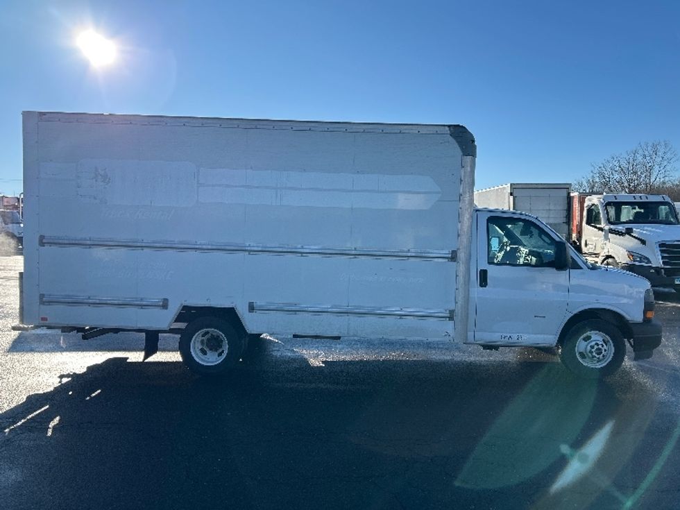 Light Duty Box Truck-Light and Medium Duty Trucks-GMC-2021-Savana G33903-Montgomery-NY-99,666\n\t\tmiles-$ 27,750 - Image 15
