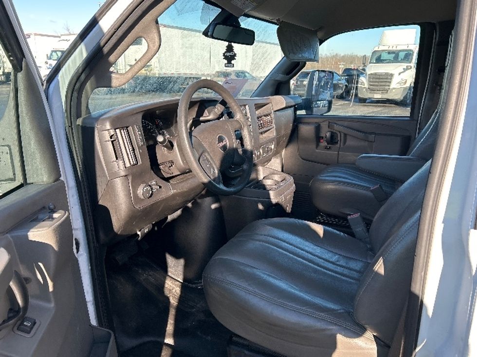Light Duty Box Truck-Light and Medium Duty Trucks-GMC-2021-Savana G33903-Montgomery-NY-99,666\n\t\tmiles-$ 27,750 - Image 16