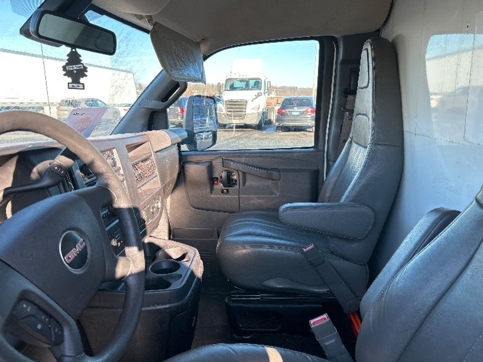 Light Duty Box Truck-Light and Medium Duty Trucks-GMC-2021-Savana G33903-Montgomery-NY-99,666\n\t\tmiles-$ 27,750 - Image 19