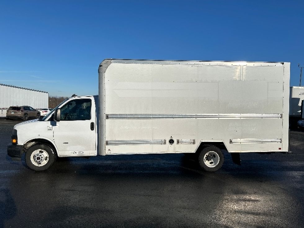 Light Duty Box Truck-Light and Medium Duty Trucks-GMC-2021-Savana G33903-Montgomery-NY-99,666\n\t\tmiles-$ 27,750 - Image 4