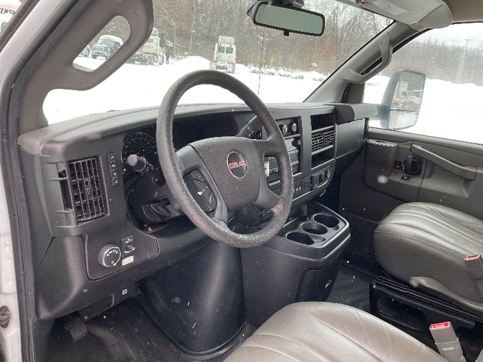 Light Duty Box Truck-Light and Medium Duty Trucks-GMC-2021-Savana G33903-Muskegon-MI-111,959\n\t\tmiles-$ 27,750 - Image 14