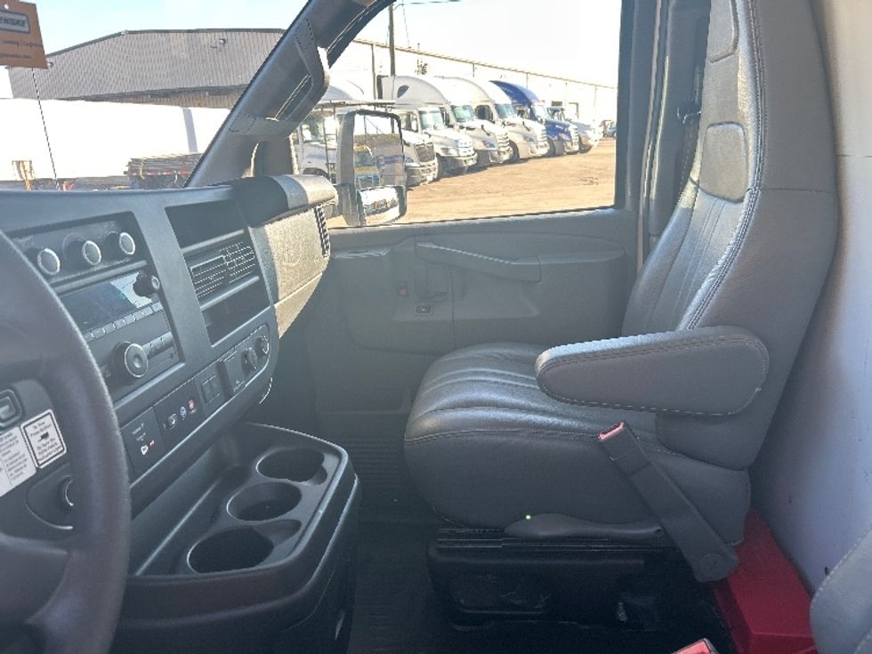 Light Duty Box Truck-Light and Medium Duty Trucks-GMC-2021-Savana G33903-Nashville (Mount Juliet)-TN-100,140\n\t\tmiles-$ 30,750 - Image 19