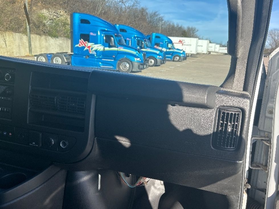 Light Duty Box Truck-Light and Medium Duty Trucks-GMC-2021-Savana G33903-Nashville (Mount Juliet)-TN-100,140\n\t\tmiles-$ 30,750 - Image 21