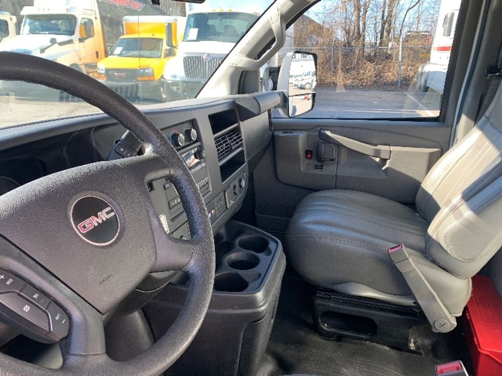 Light Duty Box Truck-Light and Medium Duty Trucks-GMC-2021-Savana G33903-Nashville (Mount Juliet)-TN-103,539\n\t\tmiles-$ 30,250 - Image 19