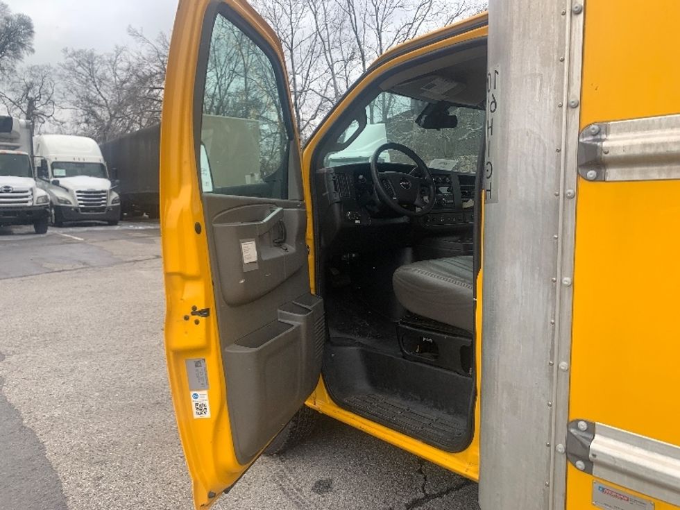 Light Duty Box Truck-Light and Medium Duty Trucks-GMC-2021-Savana G33903-Nashville (Mount Juliet)-TN-105,130\n\t\tmiles-$ 27,000 - Image 16