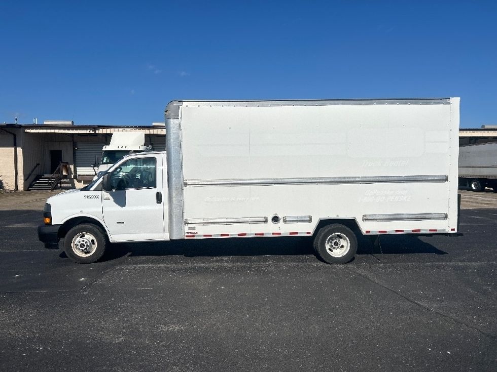 Light Duty Box Truck-Light and Medium Duty Trucks-GMC-2021-Savana G33903-Nashville (Mount Juliet)-TN-105,237\n\t\tmiles-$ 30,000 - Image 4