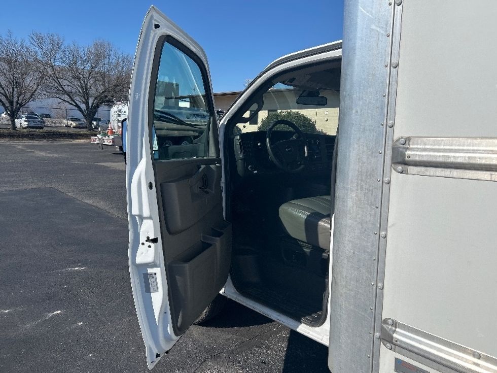 Light Duty Box Truck-Light and Medium Duty Trucks-GMC-2021-Savana G33903-Nashville (Mount Juliet)-TN-105,237\n\t\tmiles-$ 30,000 - Image 16