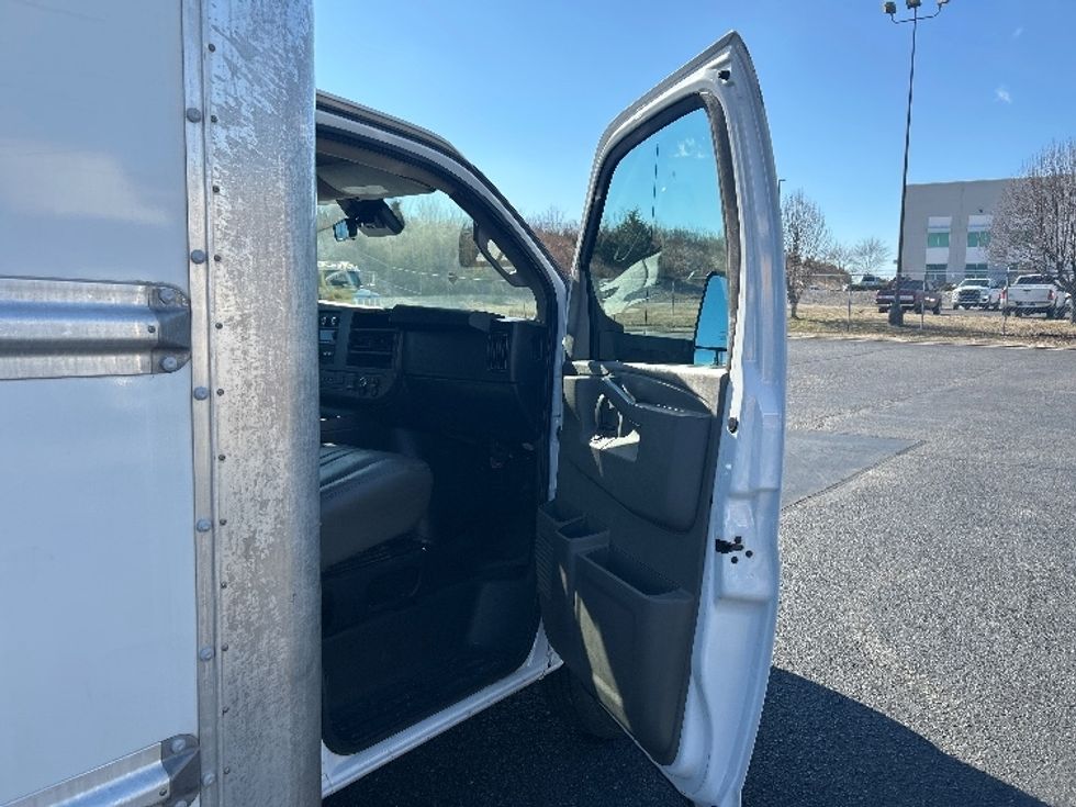 Light Duty Box Truck-Light and Medium Duty Trucks-GMC-2021-Savana G33903-Nashville (Mount Juliet)-TN-105,237\n\t\tmiles-$ 30,000 - Image 20