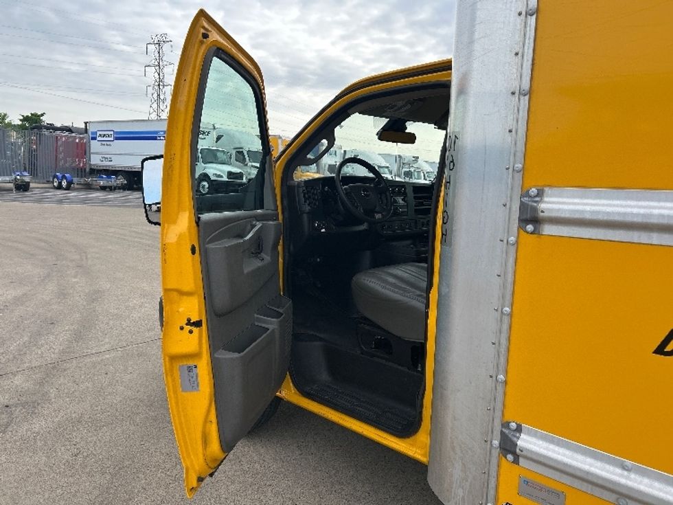 Light Duty Box Truck-Light and Medium Duty Trucks-GMC-2021-Savana G33903-Nashville (Mount Juliet)-TN-76,379\n\t\tmiles-$ 30,000 - Image 16