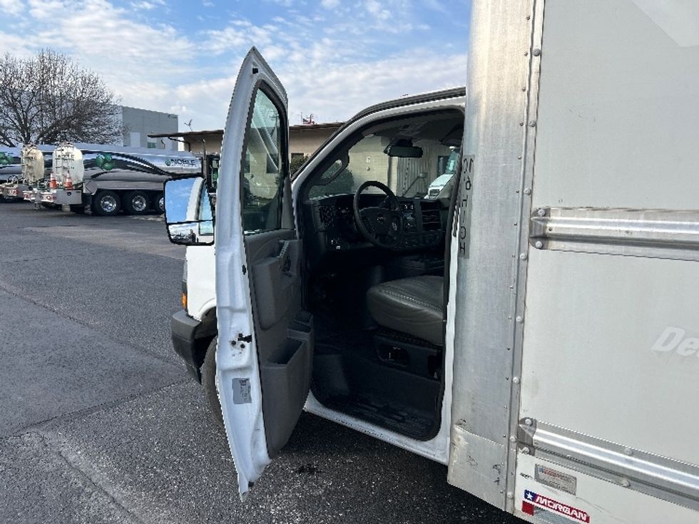 Light Duty Box Truck-Light and Medium Duty Trucks-GMC-2021-Savana G33903-Nashville (Mount Juliet)-TN-94,417\n\t\tmiles-$ 31,500 - Image 16