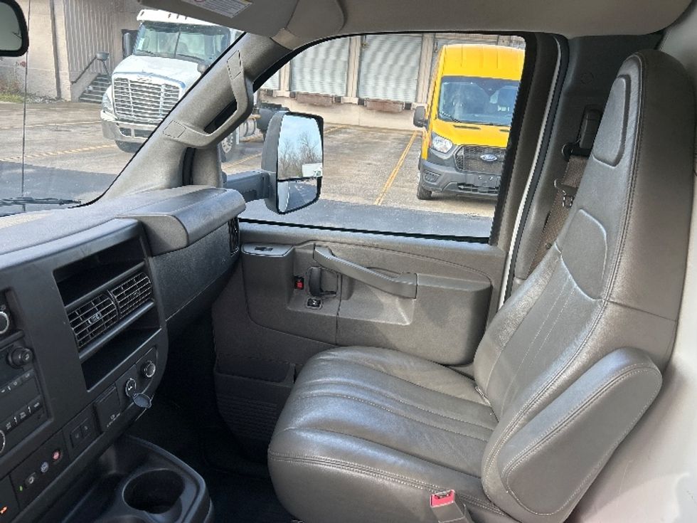 Light Duty Box Truck-Light and Medium Duty Trucks-GMC-2021-Savana G33903-Nashville (Mount Juliet)-TN-94,417\n\t\tmiles-$ 31,500 - Image 19