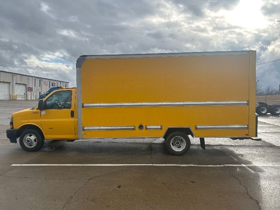 Light Duty Box Truck-Light and Medium Duty Trucks-GMC-2021-Savana G33903-Nashville (Mount Juliet)-TN-97,462\n\t\tmiles-$ 28,000 - Image 4