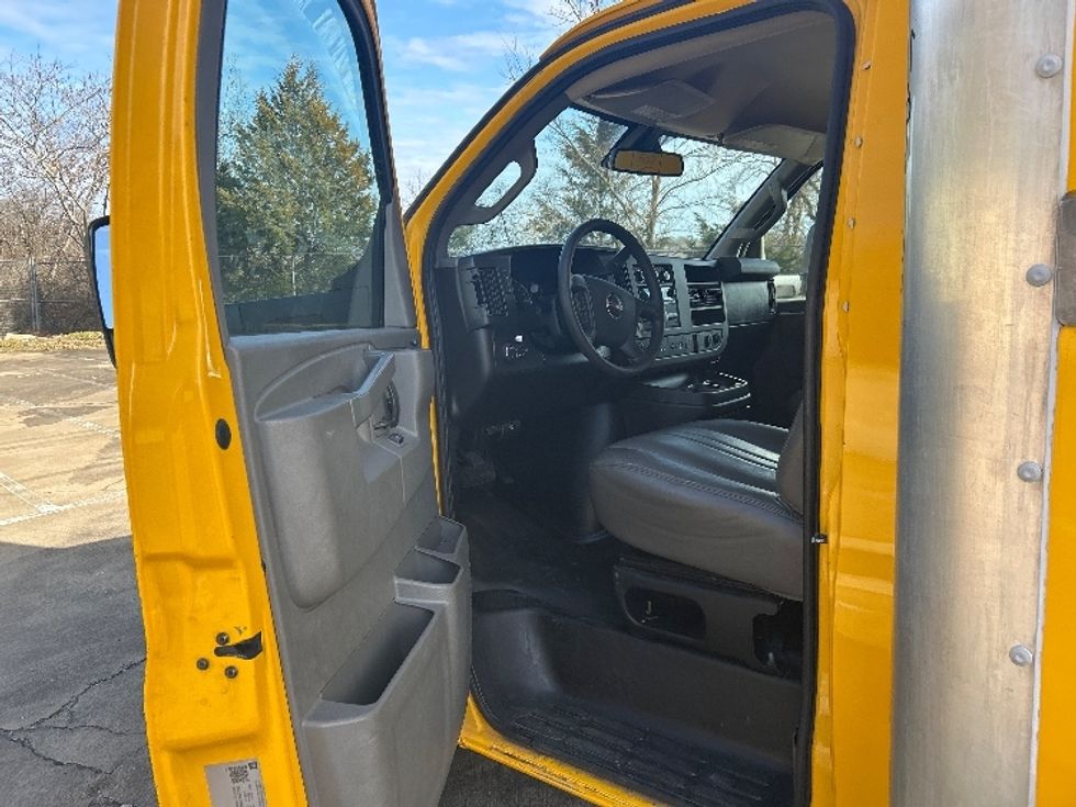 Light Duty Box Truck-Light and Medium Duty Trucks-GMC-2021-Savana G33903-Nashville-TN-107,275\n\t\tmiles-$ 26,750 - Image 16