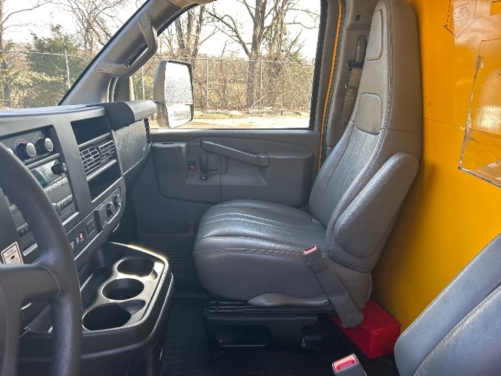 Light Duty Box Truck-Light and Medium Duty Trucks-GMC-2021-Savana G33903-Nashville-TN-107,275\n\t\tmiles-$ 26,750 - Image 19