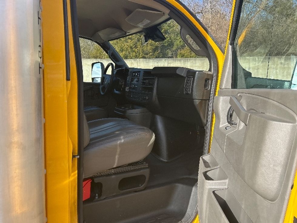 Light Duty Box Truck-Light and Medium Duty Trucks-GMC-2021-Savana G33903-Nashville-TN-107,275\n\t\tmiles-$ 26,750 - Image 20