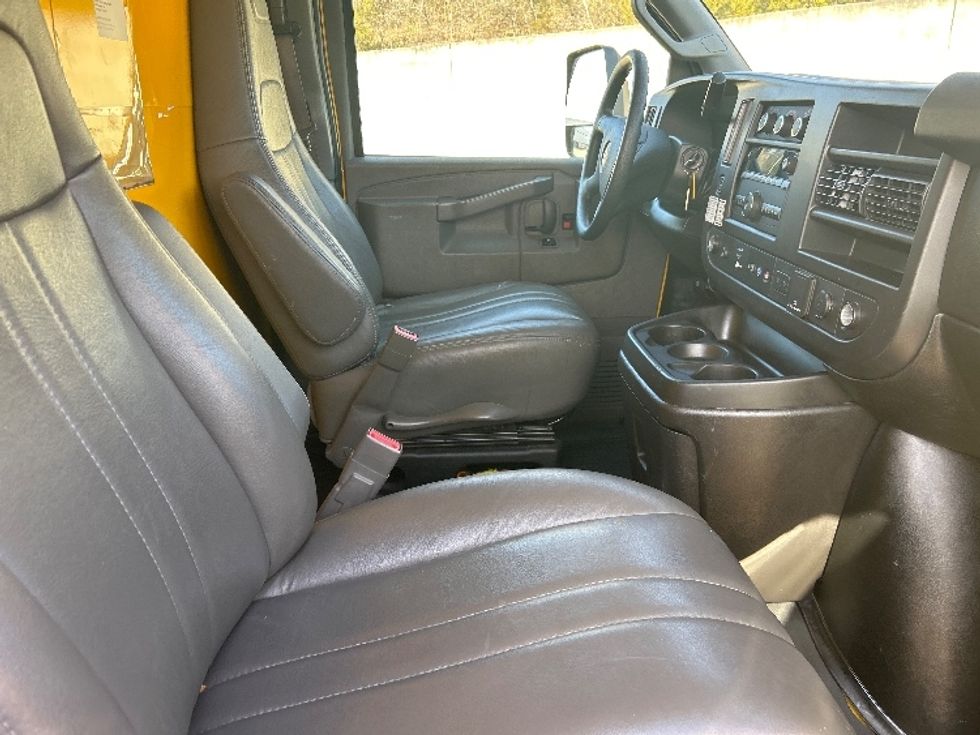 Light Duty Box Truck-Light and Medium Duty Trucks-GMC-2021-Savana G33903-Nashville-TN-107,275\n\t\tmiles-$ 26,750 - Image 22