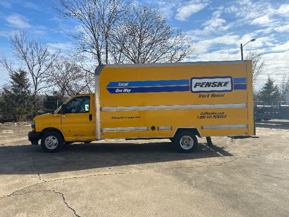 Light Duty Box Truck-Light and Medium Duty Trucks-GMC-2021-Savana G33903-Nashville-TN-107,275\n\t\tmiles-$ 26,750 - Image 4