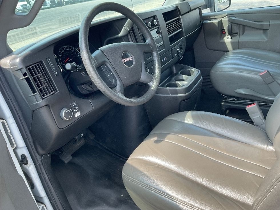 Light Duty Box Truck-Light and Medium Duty Trucks-GMC-2021-Savana G33903-Nashville-TN-92,061\n\t\tmiles-$ 31,750 - Image 17