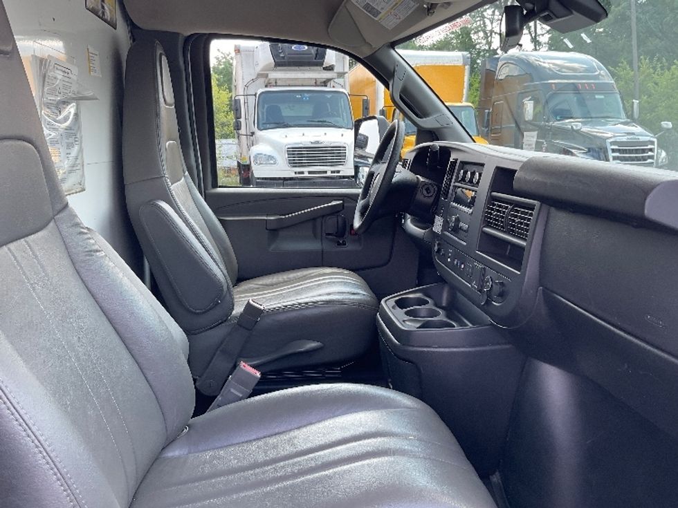 Light Duty Box Truck-Light and Medium Duty Trucks-GMC-2021-Savana G33903-Nashville-TN-92,061\n\t\tmiles-$ 31,750 - Image 22