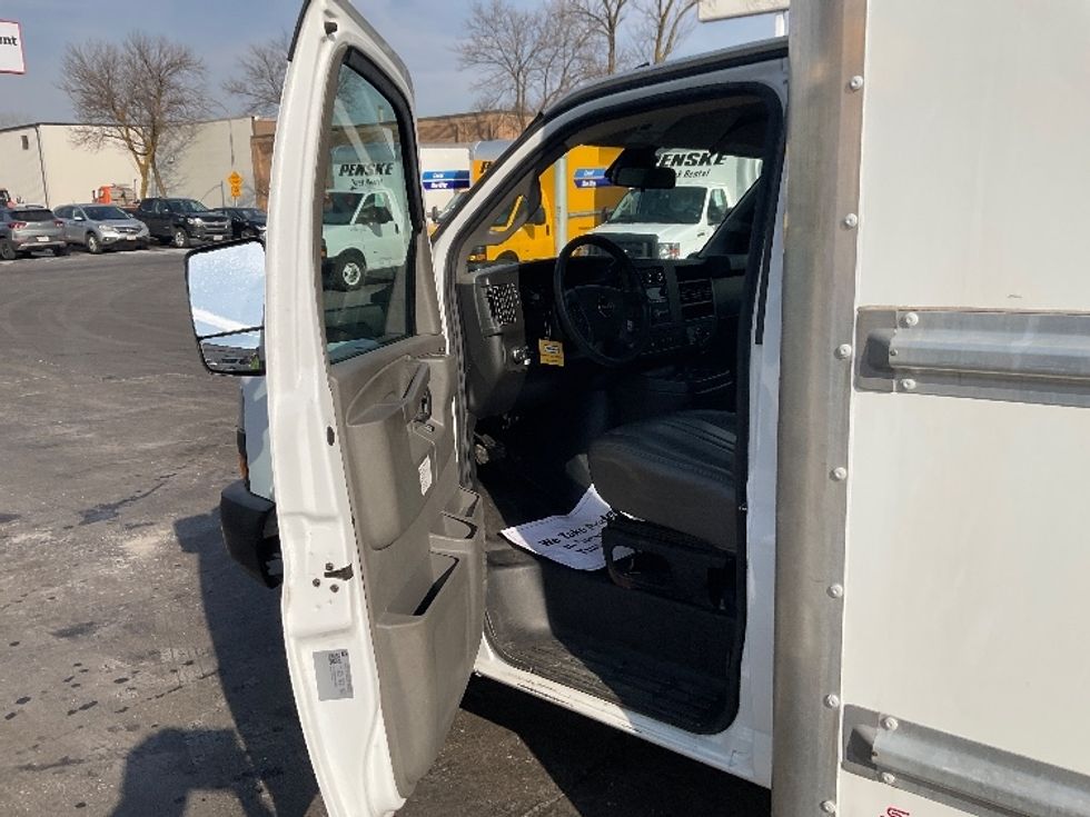 Light Duty Box Truck-Light and Medium Duty Trucks-GMC-2021-Savana G33903-Neenah-WI-86,512\n\t\tmiles-$ 29,000 - Image 14