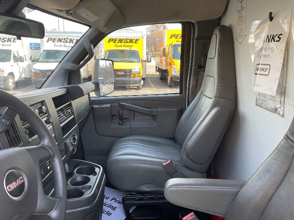 Light Duty Box Truck-Light and Medium Duty Trucks-GMC-2021-Savana G33903-Neenah-WI-86,512\n\t\tmiles-$ 29,000 - Image 17