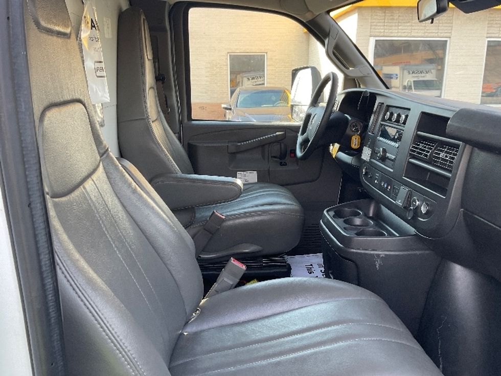 Light Duty Box Truck-Light and Medium Duty Trucks-GMC-2021-Savana G33903-Neenah-WI-86,512\n\t\tmiles-$ 29,000 - Image 20
