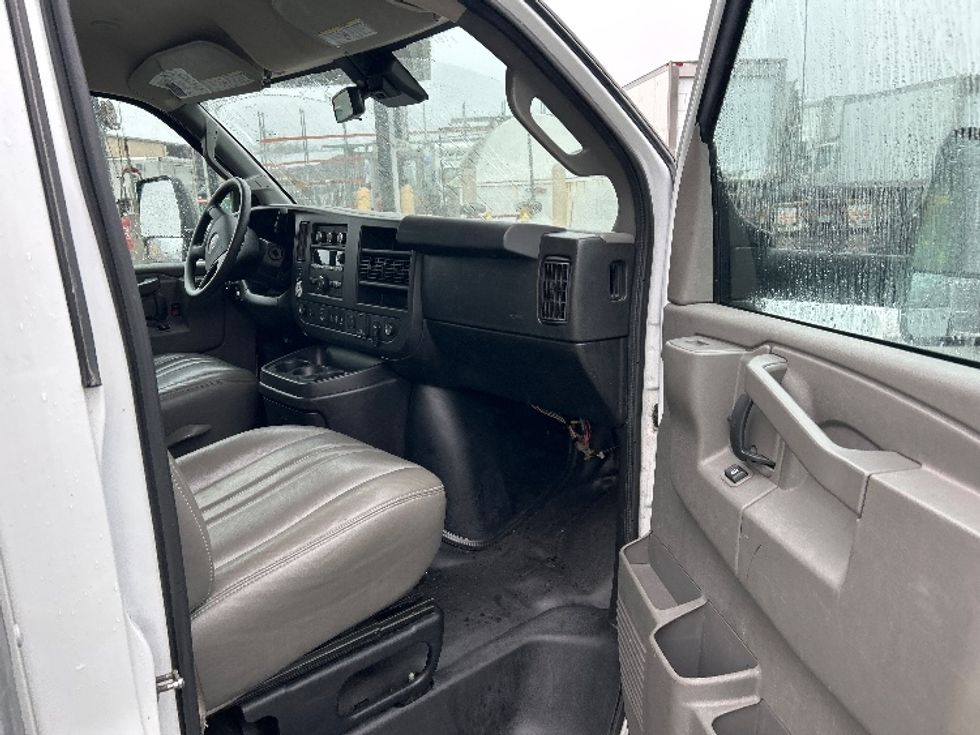 Light Duty Box Truck-Light and Medium Duty Trucks-GMC-2021-Savana G33903-New Bedford-MA-101,318\n\t\tmiles-$ 27,500 - Image 20