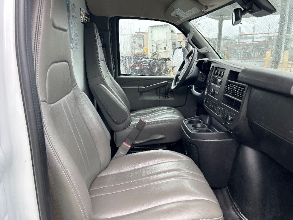 Light Duty Box Truck-Light and Medium Duty Trucks-GMC-2021-Savana G33903-New Bedford-MA-101,318\n\t\tmiles-$ 27,500 - Image 22