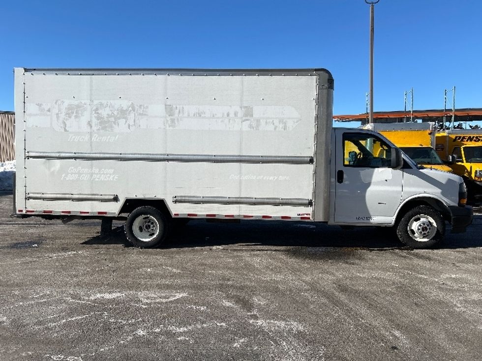Light Duty Box Truck-Light and Medium Duty Trucks-GMC-2021-Savana G33903-New Bedford-MA-102,337\n\t\tmiles-$ 27,500 - Image 15