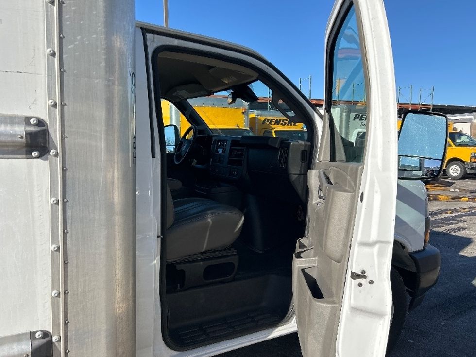 Light Duty Box Truck-Light and Medium Duty Trucks-GMC-2021-Savana G33903-New Bedford-MA-102,337\n\t\tmiles-$ 27,500 - Image 16