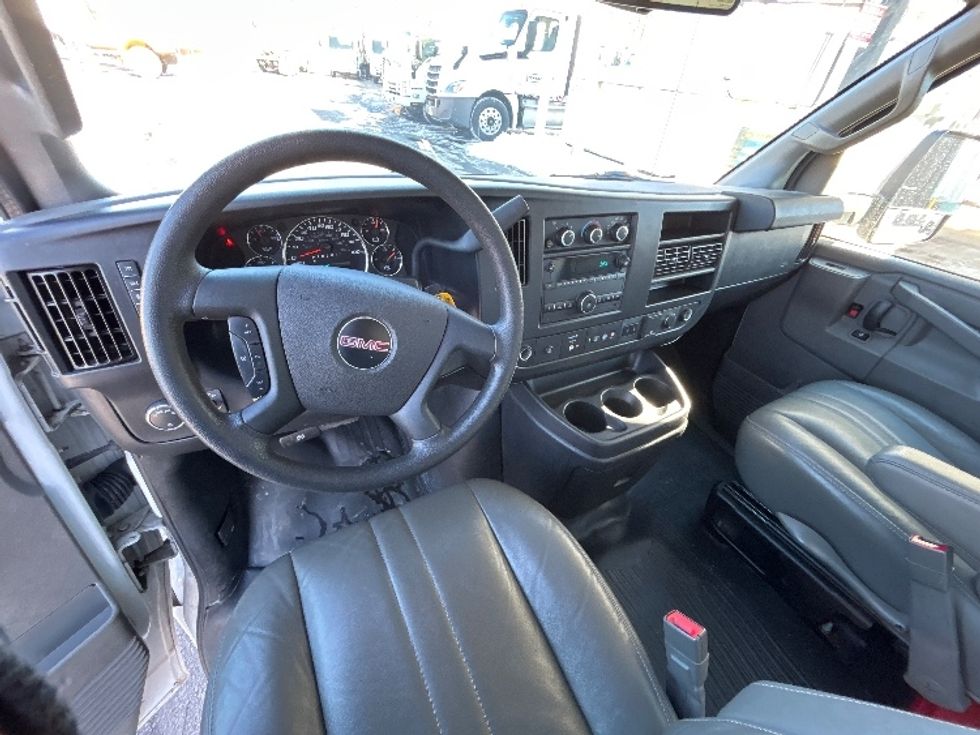 Light Duty Box Truck-Light and Medium Duty Trucks-GMC-2021-Savana G33903-New Bedford-MA-102,337\n\t\tmiles-$ 27,500 - Image 17