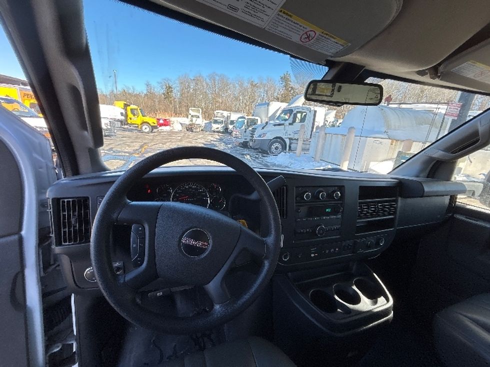 Light Duty Box Truck-Light and Medium Duty Trucks-GMC-2021-Savana G33903-New Bedford-MA-102,337\n\t\tmiles-$ 27,500 - Image 18