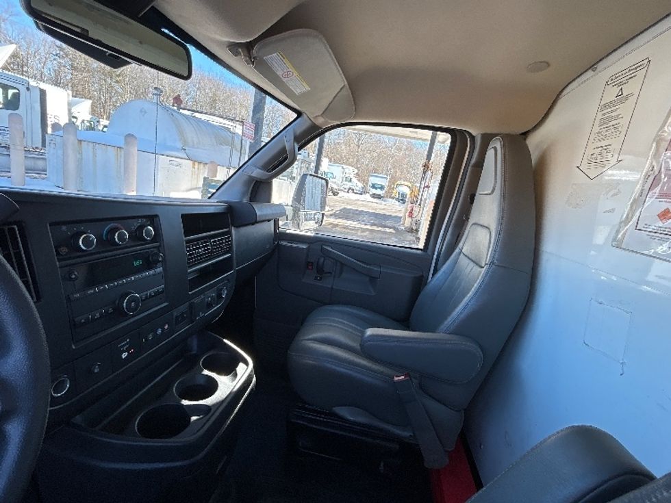 Light Duty Box Truck-Light and Medium Duty Trucks-GMC-2021-Savana G33903-New Bedford-MA-102,337\n\t\tmiles-$ 27,500 - Image 19