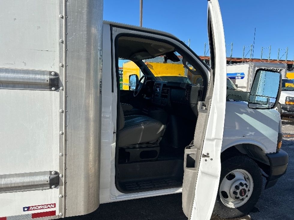 Light Duty Box Truck-Light and Medium Duty Trucks-GMC-2021-Savana G33903-New Bedford-MA-102,337\n\t\tmiles-$ 27,500 - Image 20