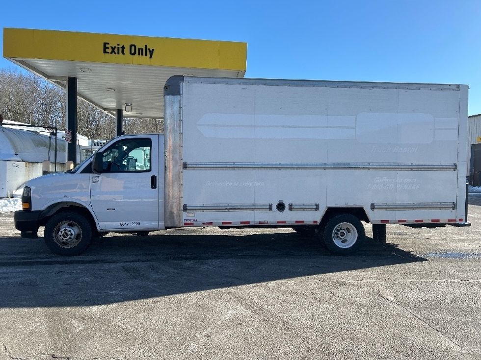 Light Duty Box Truck-Light and Medium Duty Trucks-GMC-2021-Savana G33903-New Bedford-MA-102,337\n\t\tmiles-$ 27,500 - Image 4