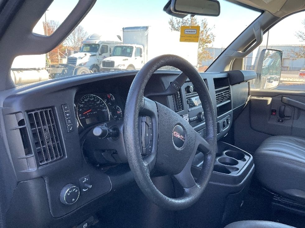 Light Duty Box Truck-Light and Medium Duty Trucks-GMC-2021-Savana G33903-New Castle-DE-60,586\n\t\tmiles-$ 39,250 - Image 17