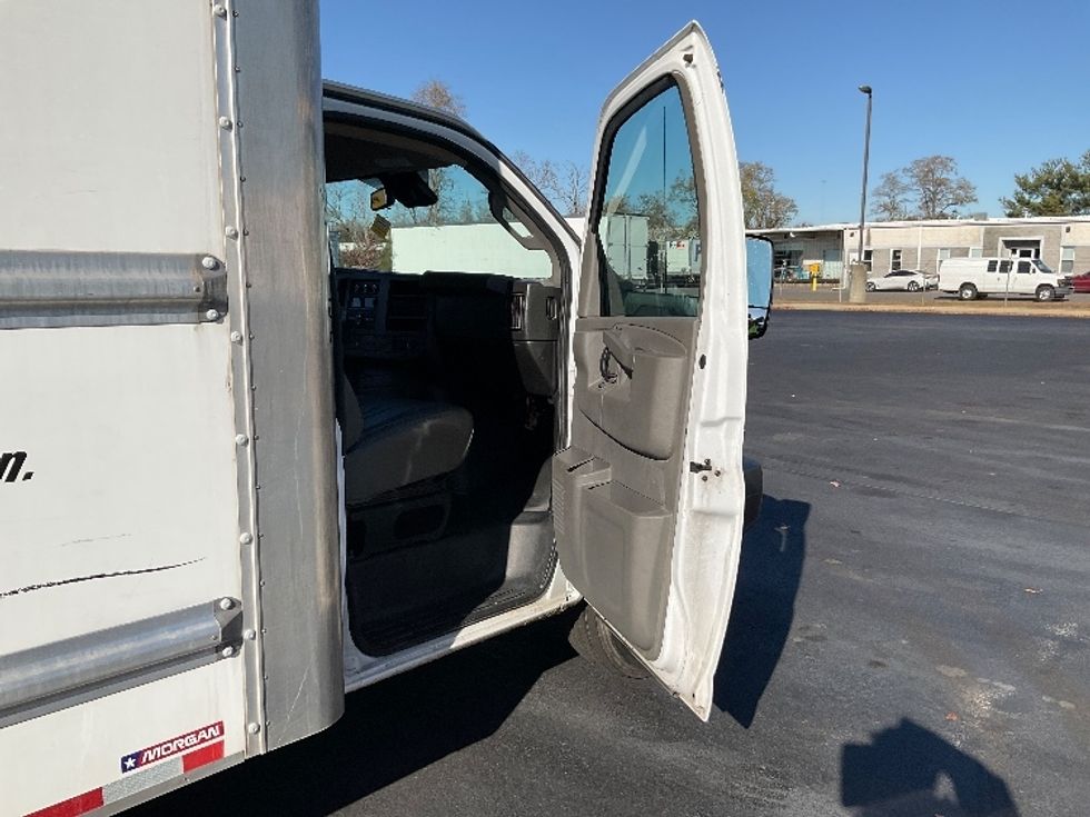 Light Duty Box Truck-Light and Medium Duty Trucks-GMC-2021-Savana G33903-New Castle-DE-60,586\n\t\tmiles-$ 39,250 - Image 20