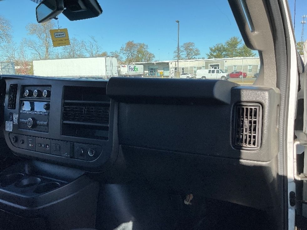 Light Duty Box Truck-Light and Medium Duty Trucks-GMC-2021-Savana G33903-New Castle-DE-60,586\n\t\tmiles-$ 39,250 - Image 21