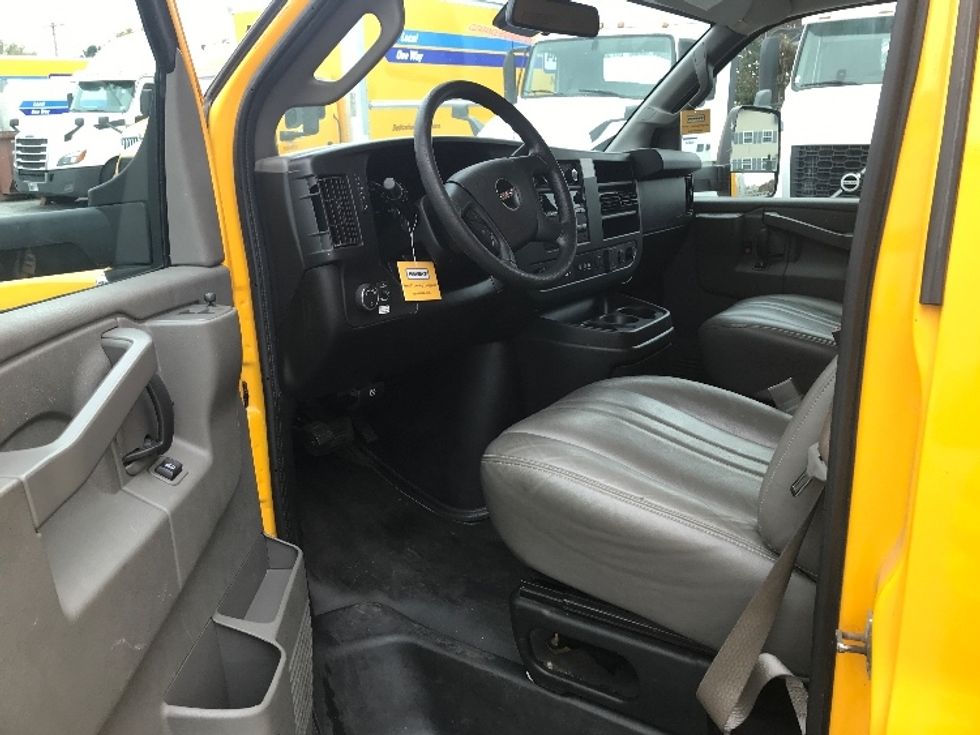 Light Duty Box Truck-Light and Medium Duty Trucks-GMC-2021-Savana G33903-New Castle-DE-64,359\n\t\tmiles-$ 34,000 - Image 16