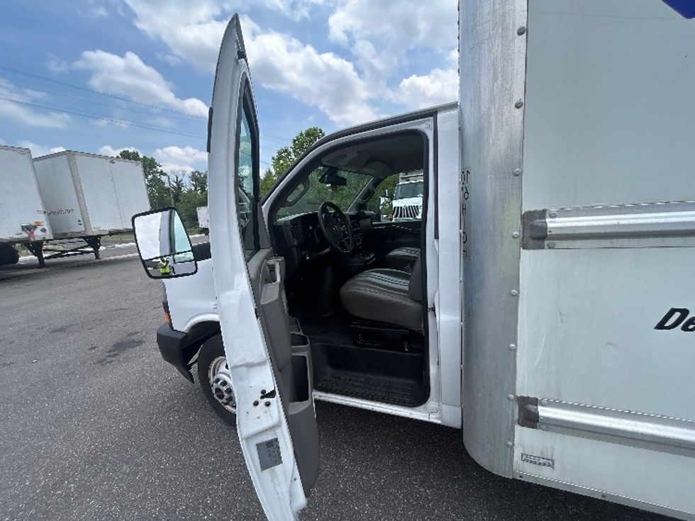 Light Duty Box Truck-Light and Medium Duty Trucks-GMC-2021-Savana G33903-New Castle-DE-84,564\n\t\tmiles-$ 30,250 - Image 13